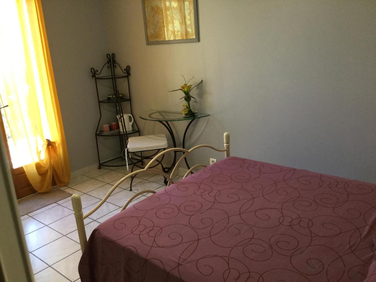 Mas Soleil Et Vignes Bed & Breakfast Saint-Hippolyte  Exterior photo